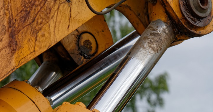 Bild: Hydraulikstangen durch Aufschweißen härten, Fotolia©illusoryreality